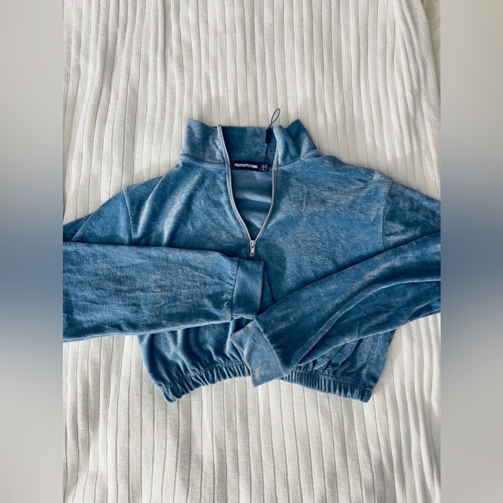Pretty Little Thing Blue velour crop Top